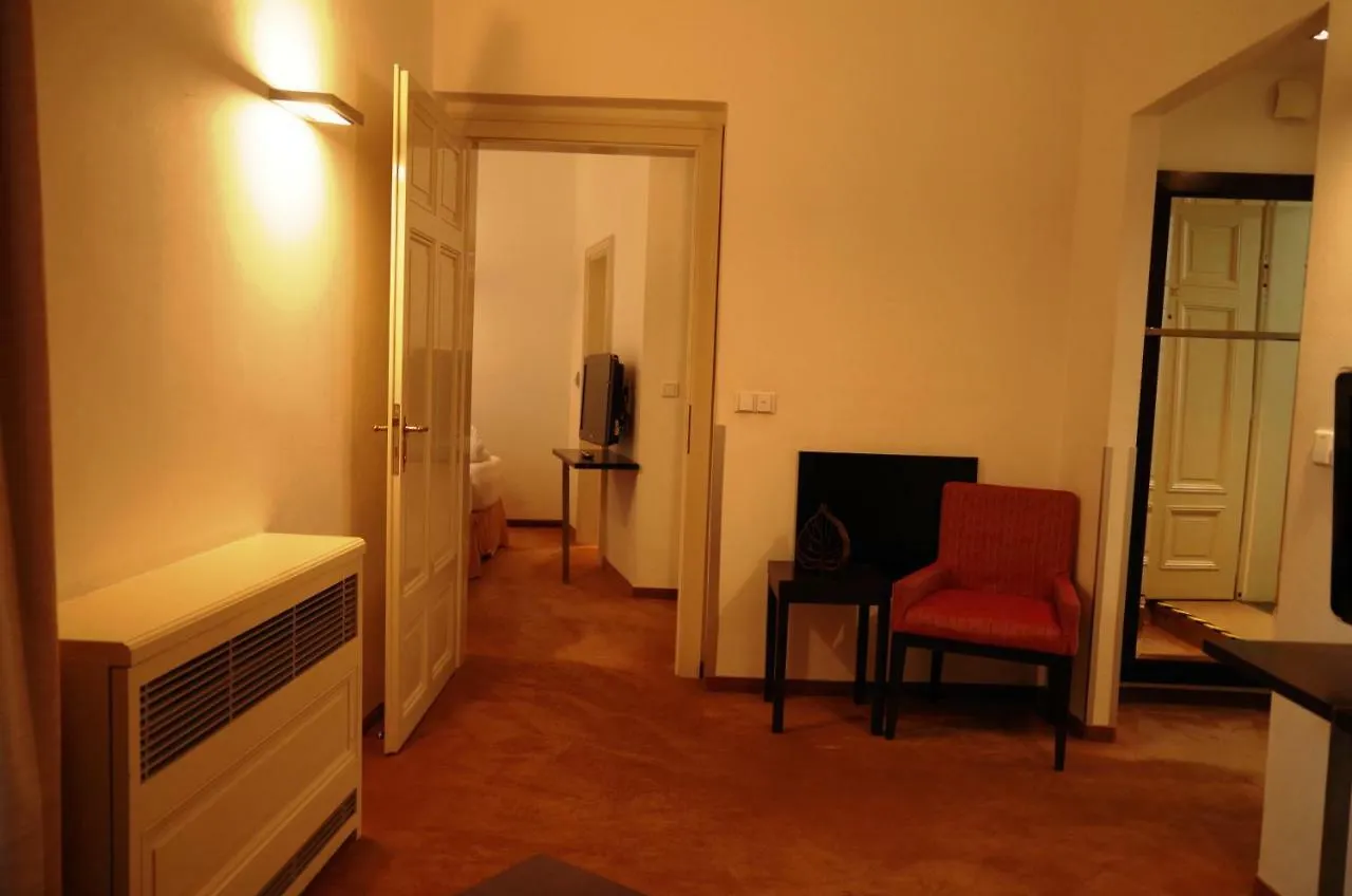 Golden Angel Suites By Adrez Prague