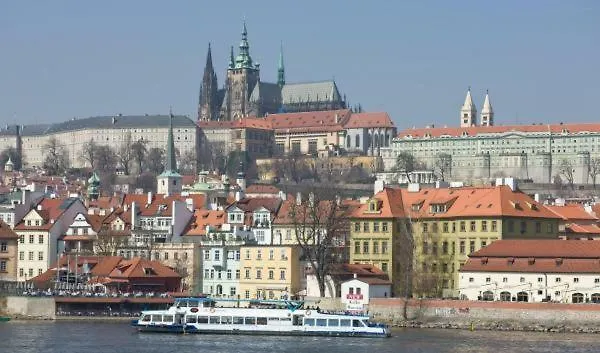 Golden Angel Suites By Adrez Prague