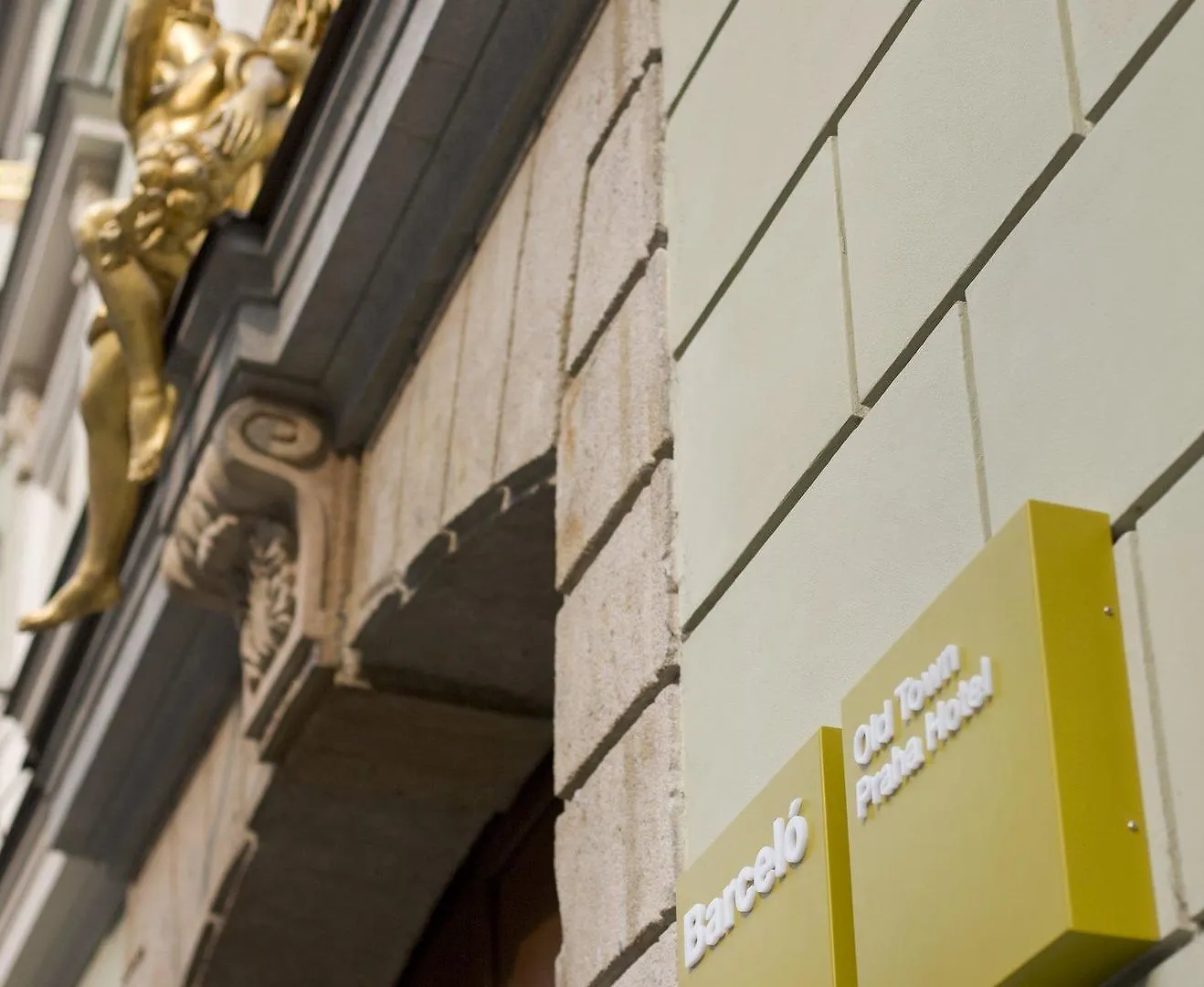 Golden Angel Suites By Adrez Prague