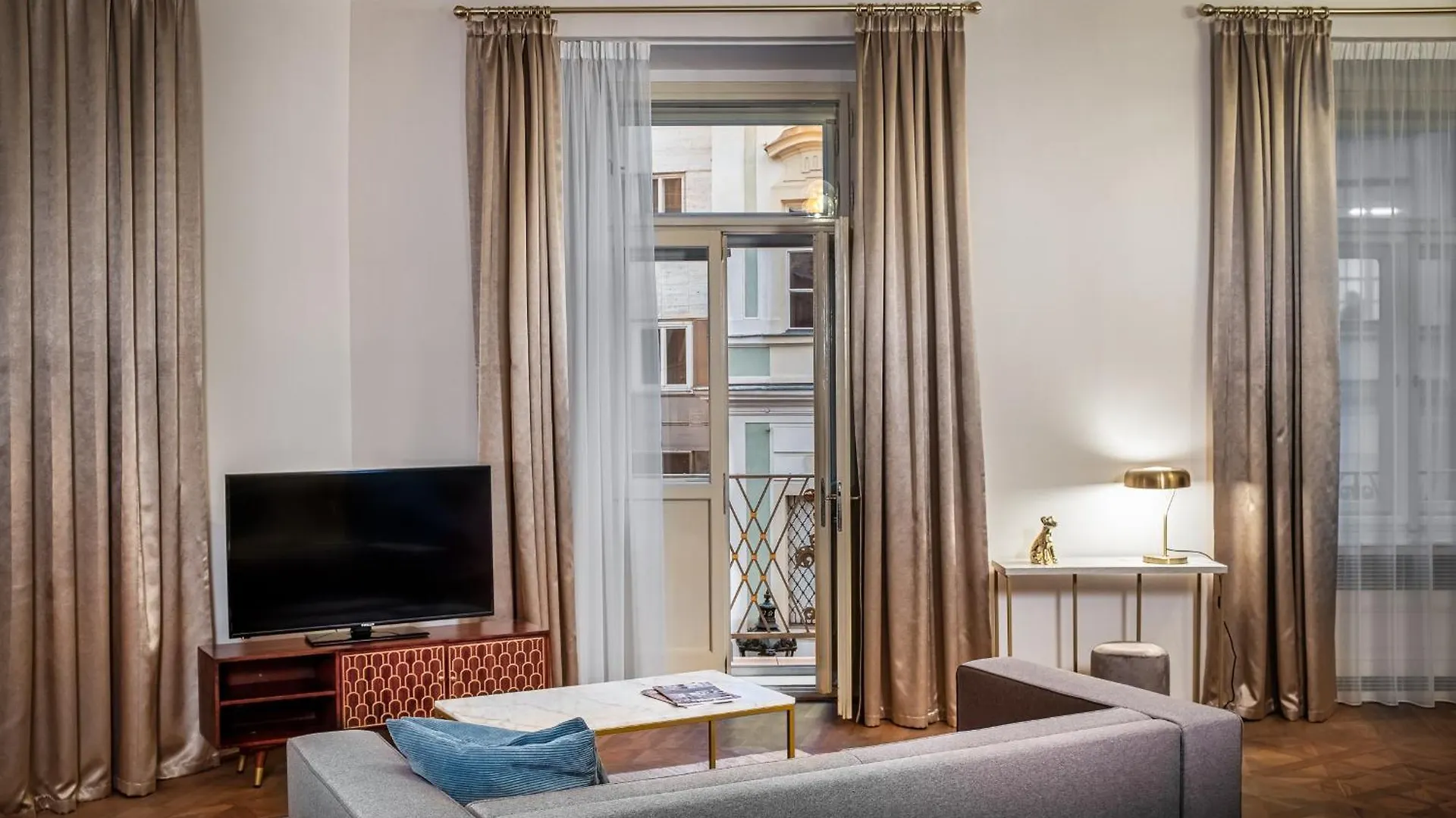 Golden Angel Suites By Adrez Prague Aparthotel