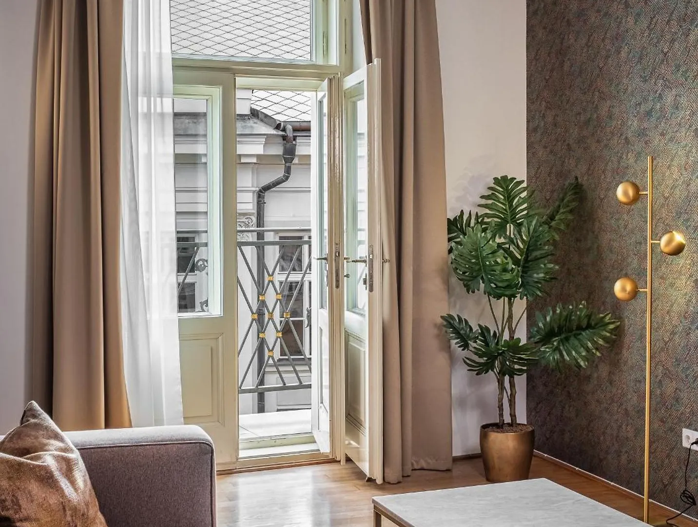 Golden Angel Suites By Adrez Prague Aparthotel