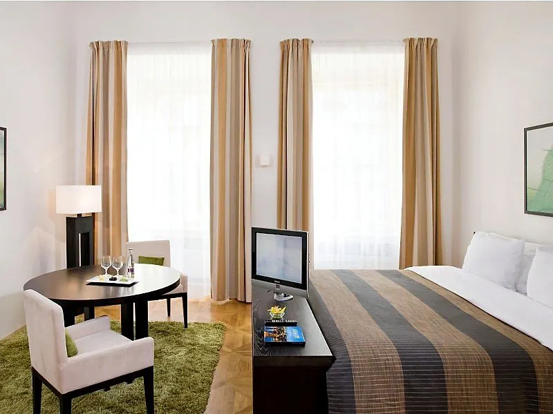 Golden Angel Suites By Adrez Praga