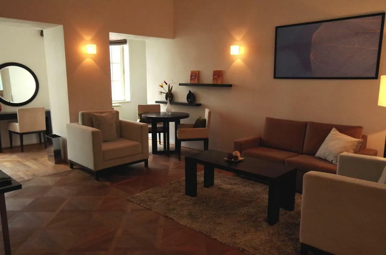 Golden Angel Suites By Adrez Praga Apart-hotel